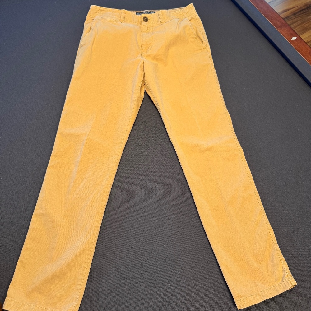 Men’s American Eagle Khakis (Slim Straight) 31x32